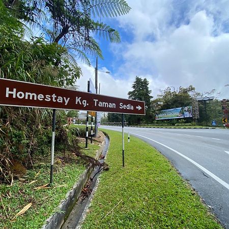 Aiza Homestay Opposite Abang Strawberry Taman Sedia Tanah Rata Exteriör bild