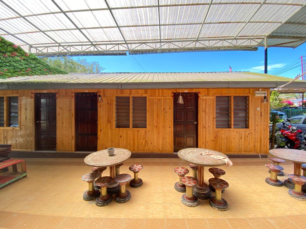 Aiza Homestay Opposite Abang Strawberry Taman Sedia Tanah Rata Exteriör bild
