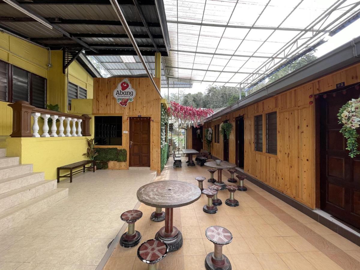 Aiza Homestay Opposite Abang Strawberry Taman Sedia Tanah Rata Exteriör bild