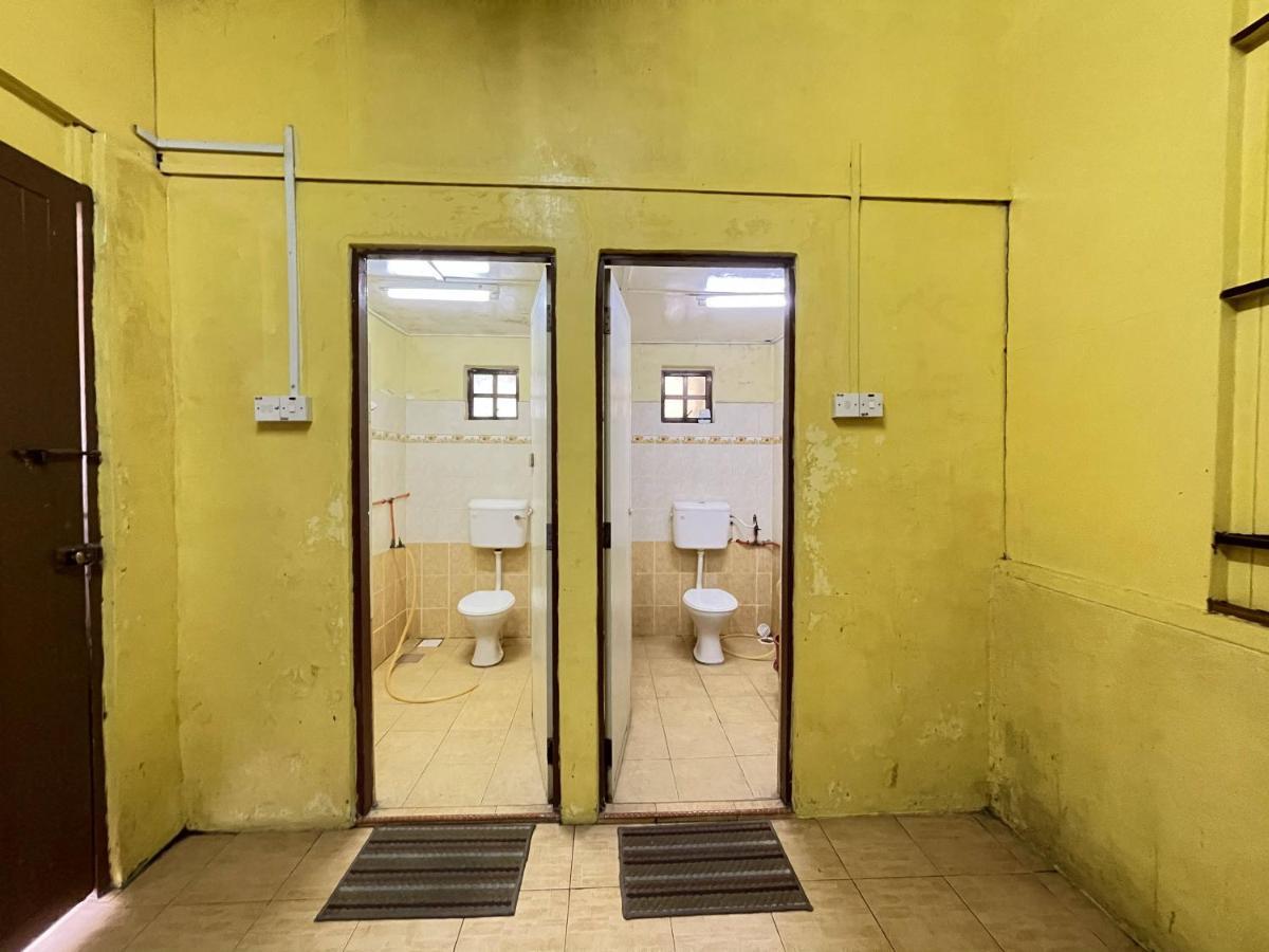 Aiza Homestay Opposite Abang Strawberry Taman Sedia Tanah Rata Exteriör bild