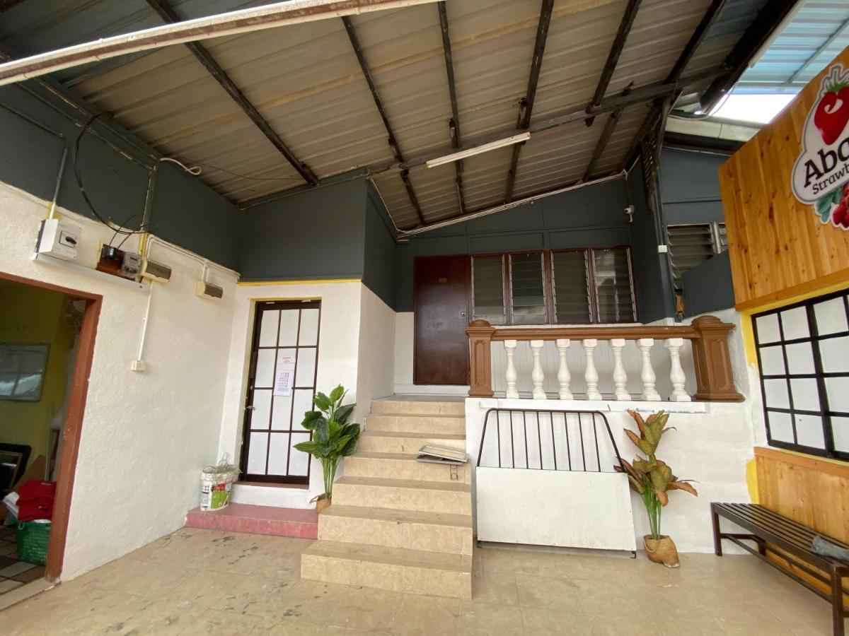 Aiza Homestay Opposite Abang Strawberry Taman Sedia Tanah Rata Exteriör bild