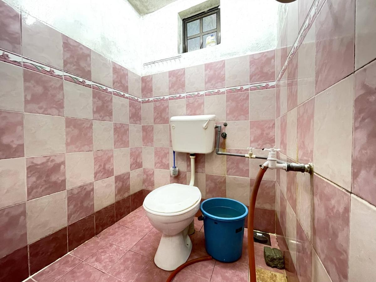 Aiza Homestay Opposite Abang Strawberry Taman Sedia Tanah Rata Exteriör bild