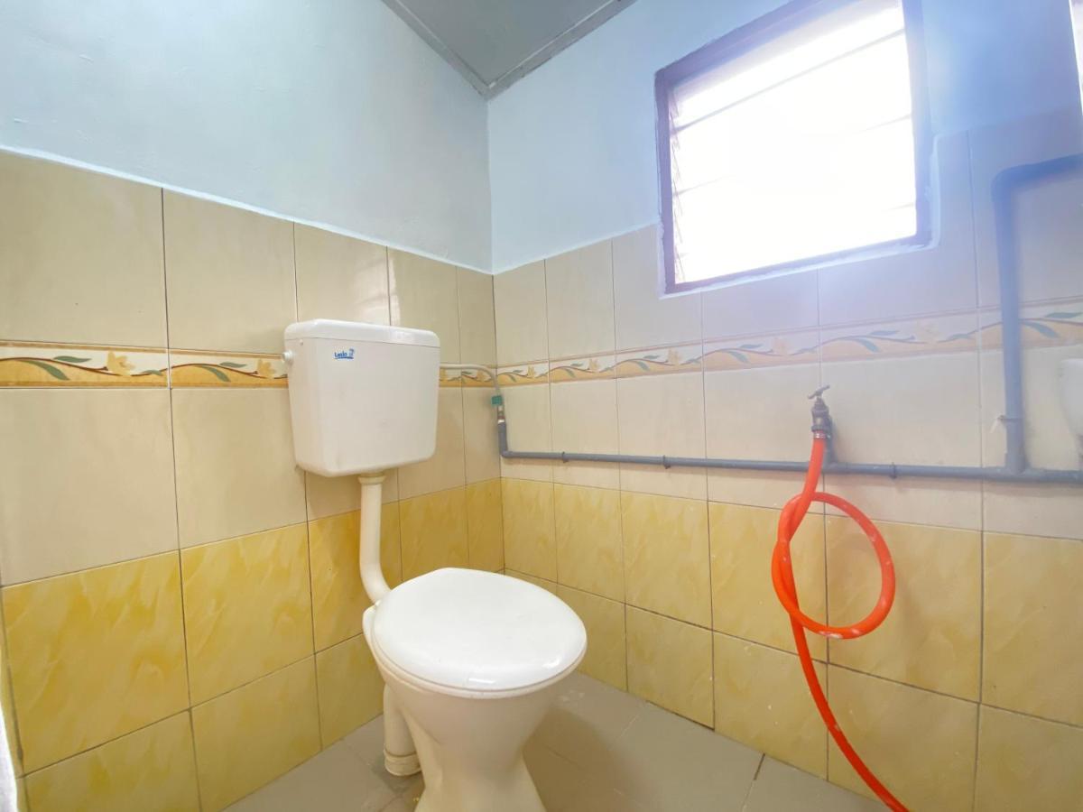 Aiza Homestay Opposite Abang Strawberry Taman Sedia Tanah Rata Exteriör bild