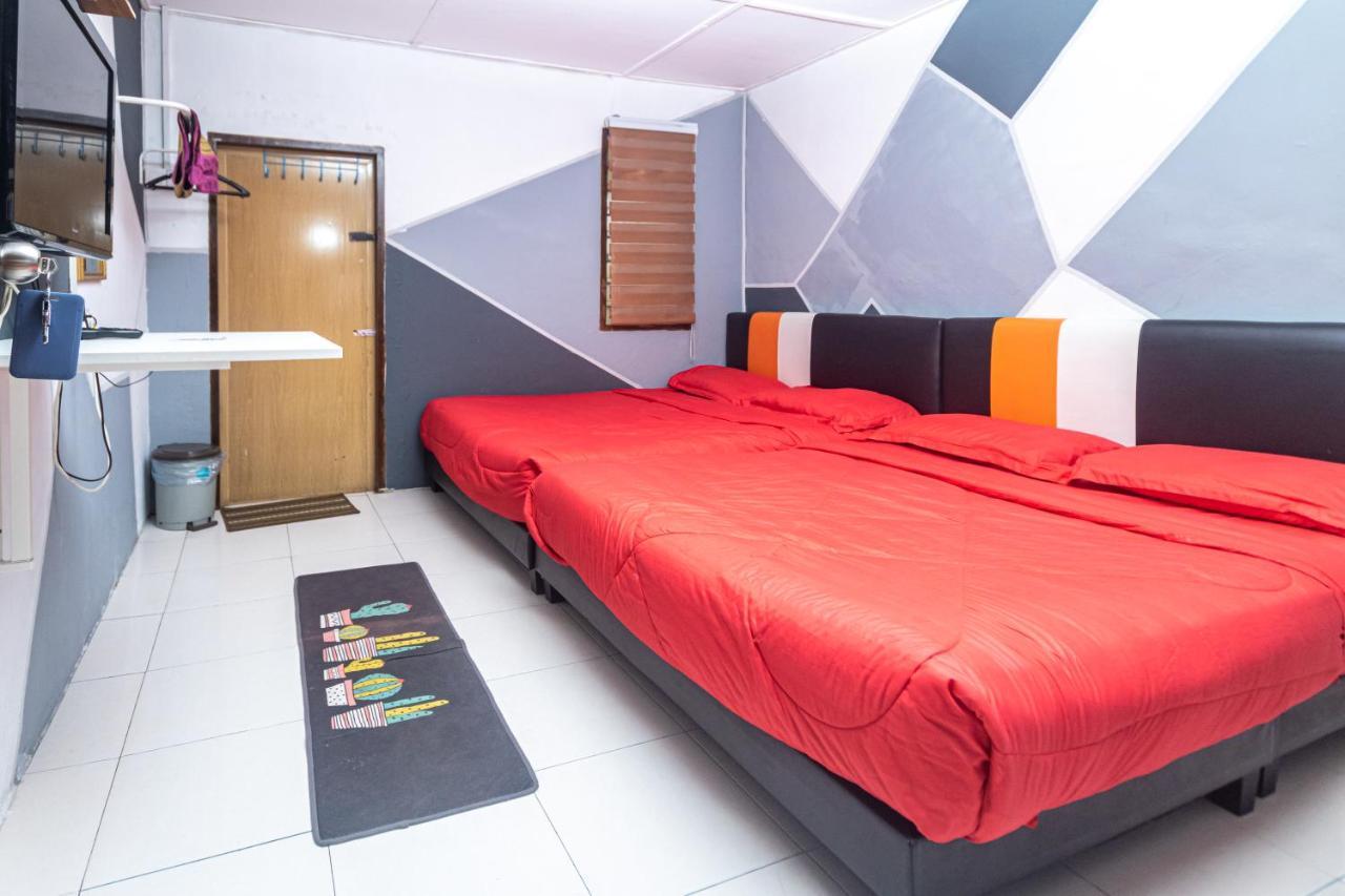Aiza Homestay Opposite Abang Strawberry Taman Sedia Tanah Rata Exteriör bild