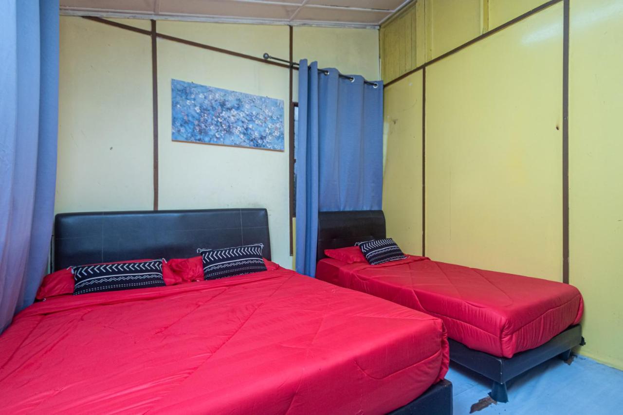 Aiza Homestay Opposite Abang Strawberry Taman Sedia Tanah Rata Exteriör bild