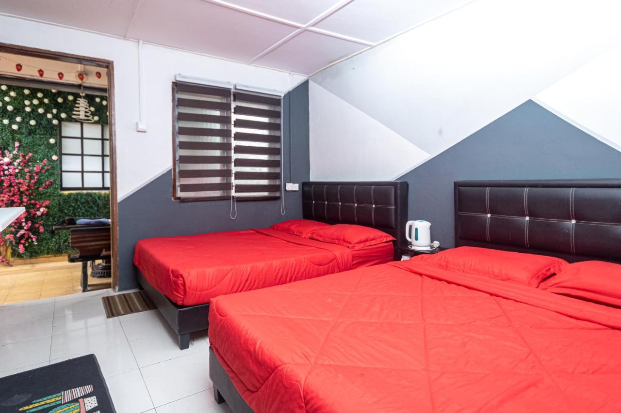 Aiza Homestay Opposite Abang Strawberry Taman Sedia Tanah Rata Exteriör bild