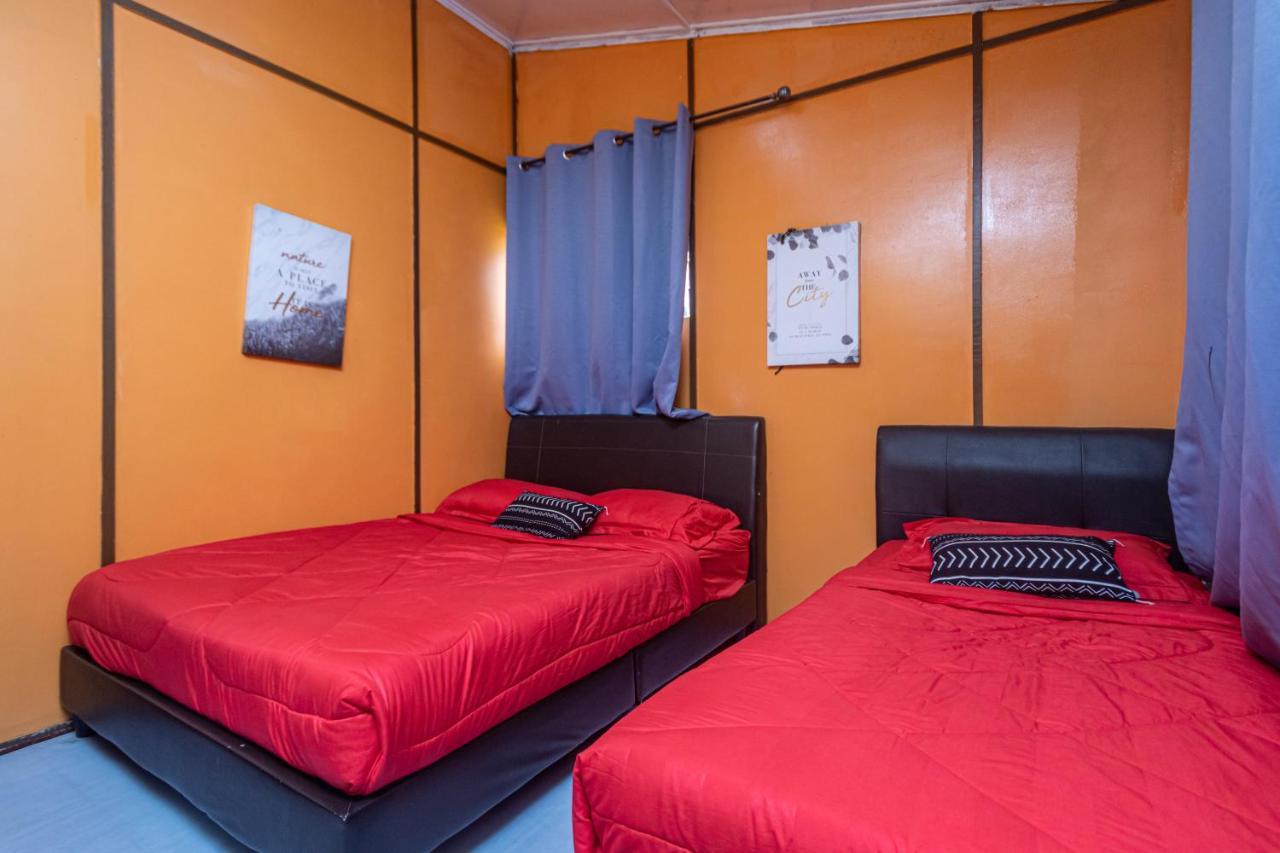 Aiza Homestay Opposite Abang Strawberry Taman Sedia Tanah Rata Exteriör bild