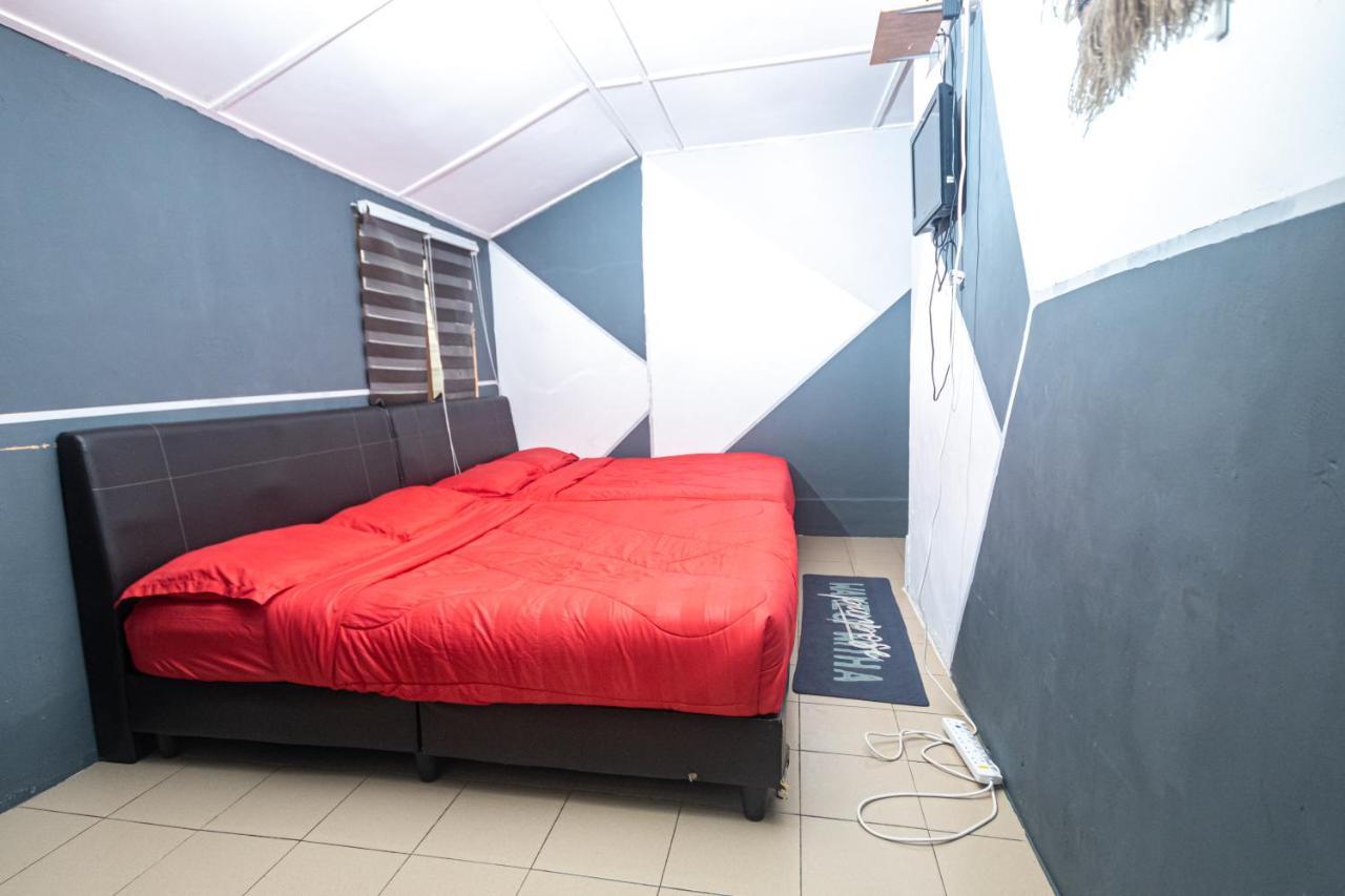 Aiza Homestay Opposite Abang Strawberry Taman Sedia Tanah Rata Exteriör bild