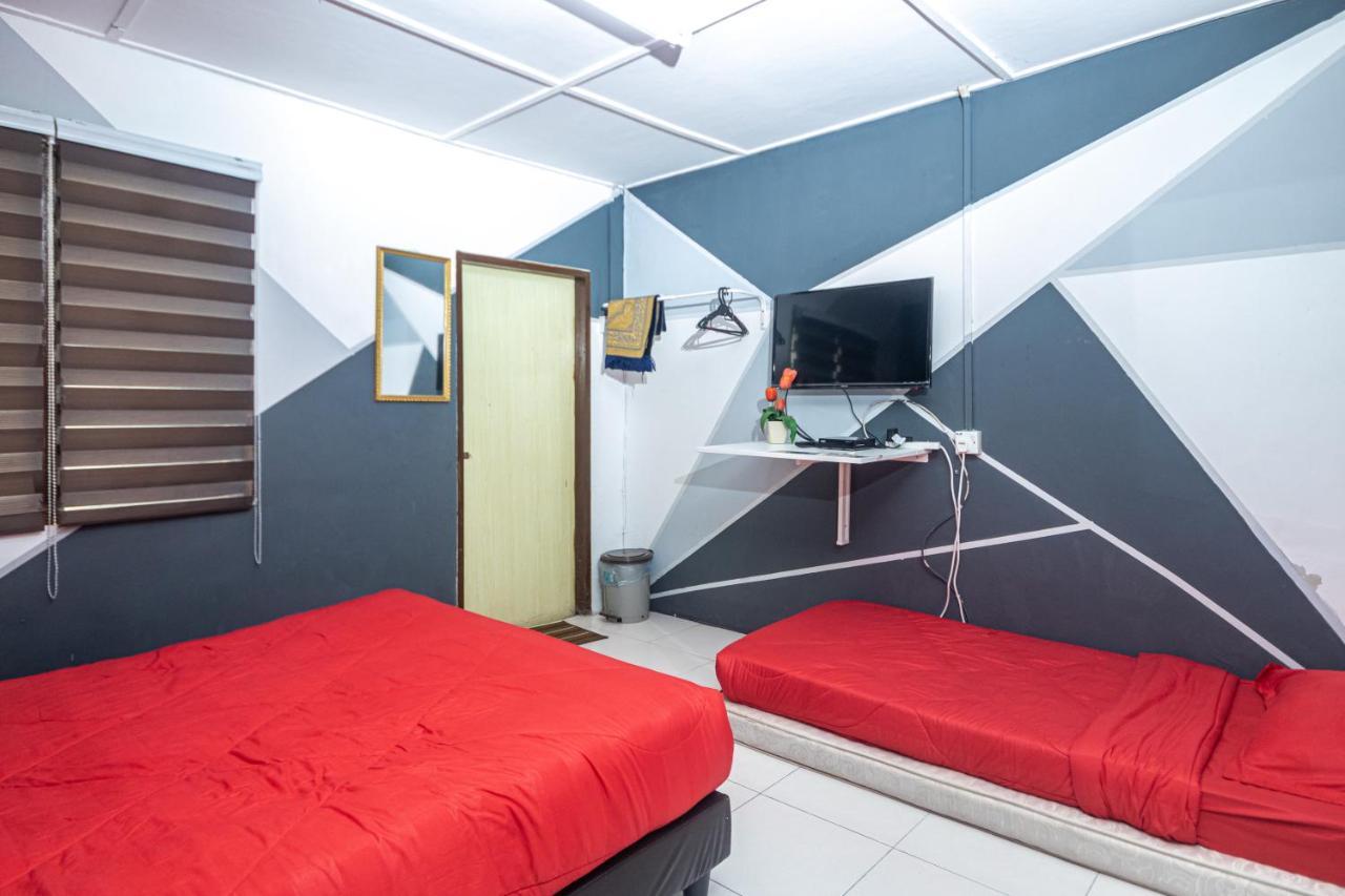 Aiza Homestay Opposite Abang Strawberry Taman Sedia Tanah Rata Exteriör bild