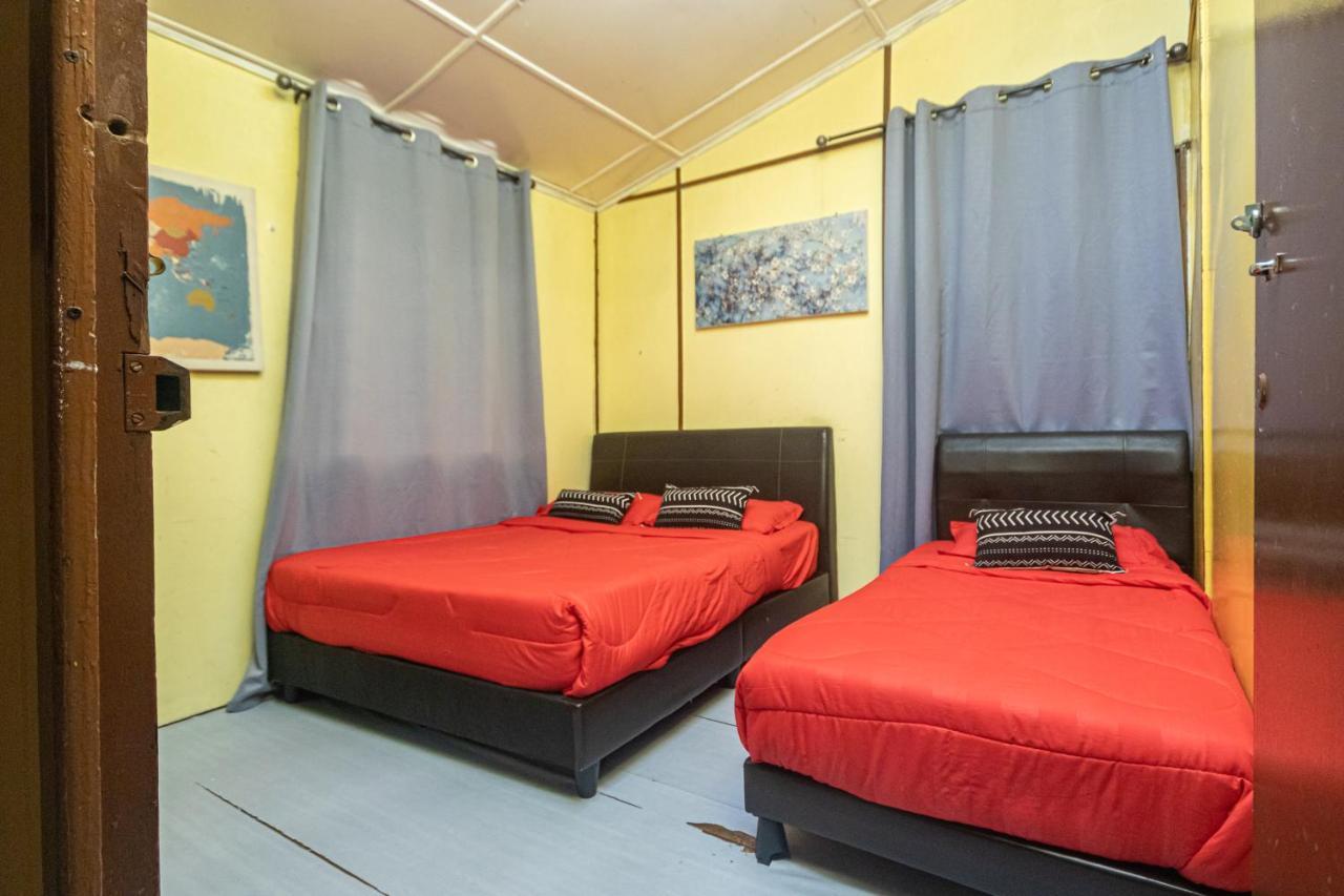 Aiza Homestay Opposite Abang Strawberry Taman Sedia Tanah Rata Exteriör bild