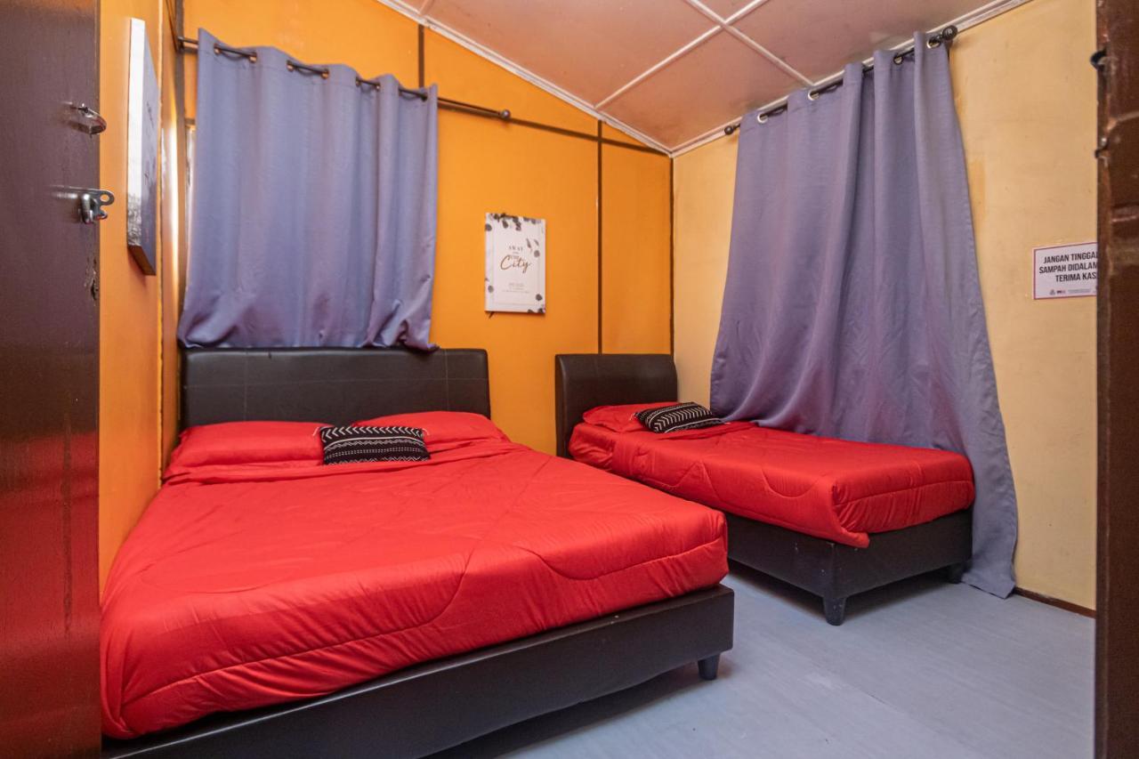 Aiza Homestay Opposite Abang Strawberry Taman Sedia Tanah Rata Exteriör bild
