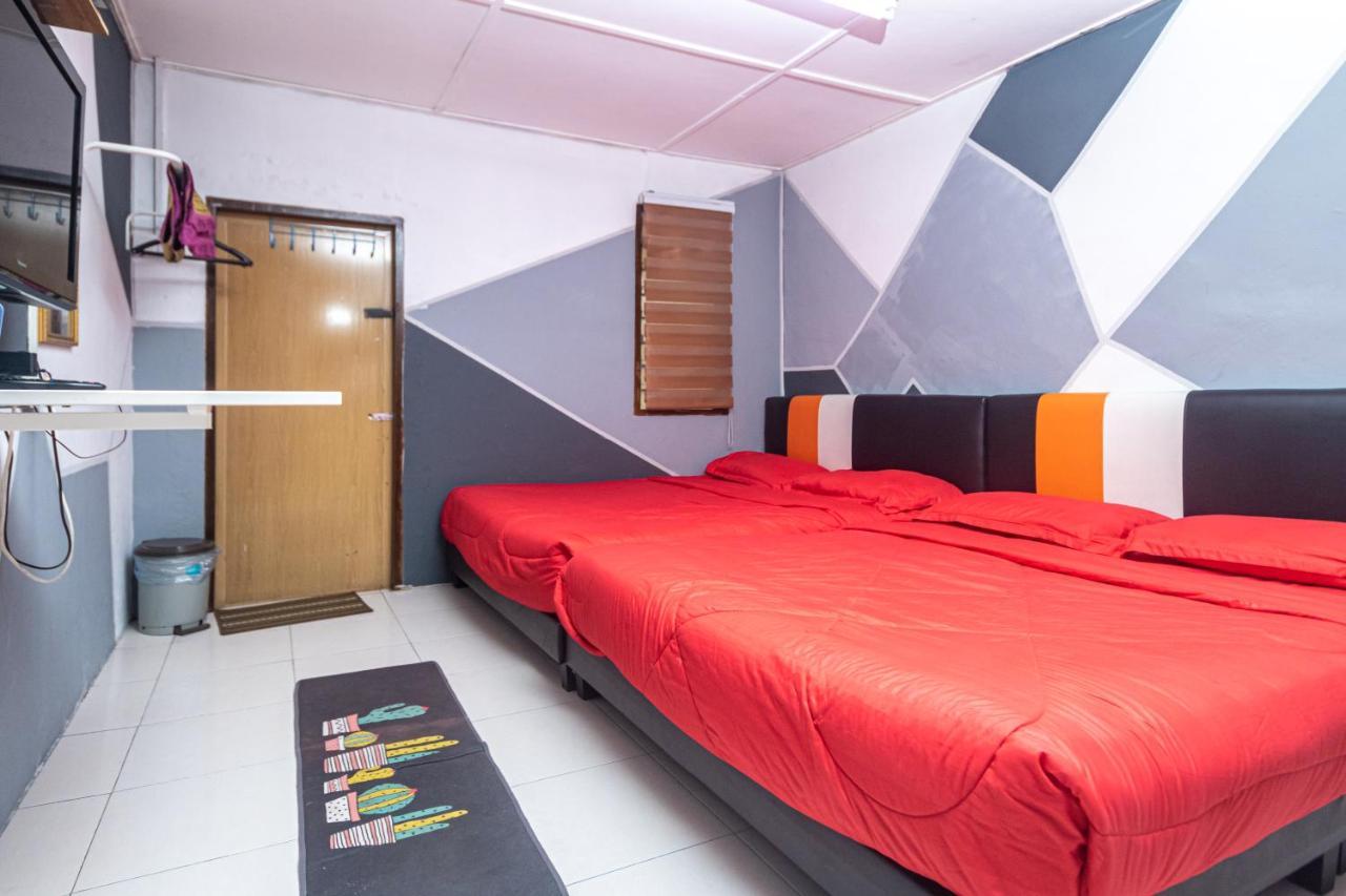 Aiza Homestay Opposite Abang Strawberry Taman Sedia Tanah Rata Exteriör bild