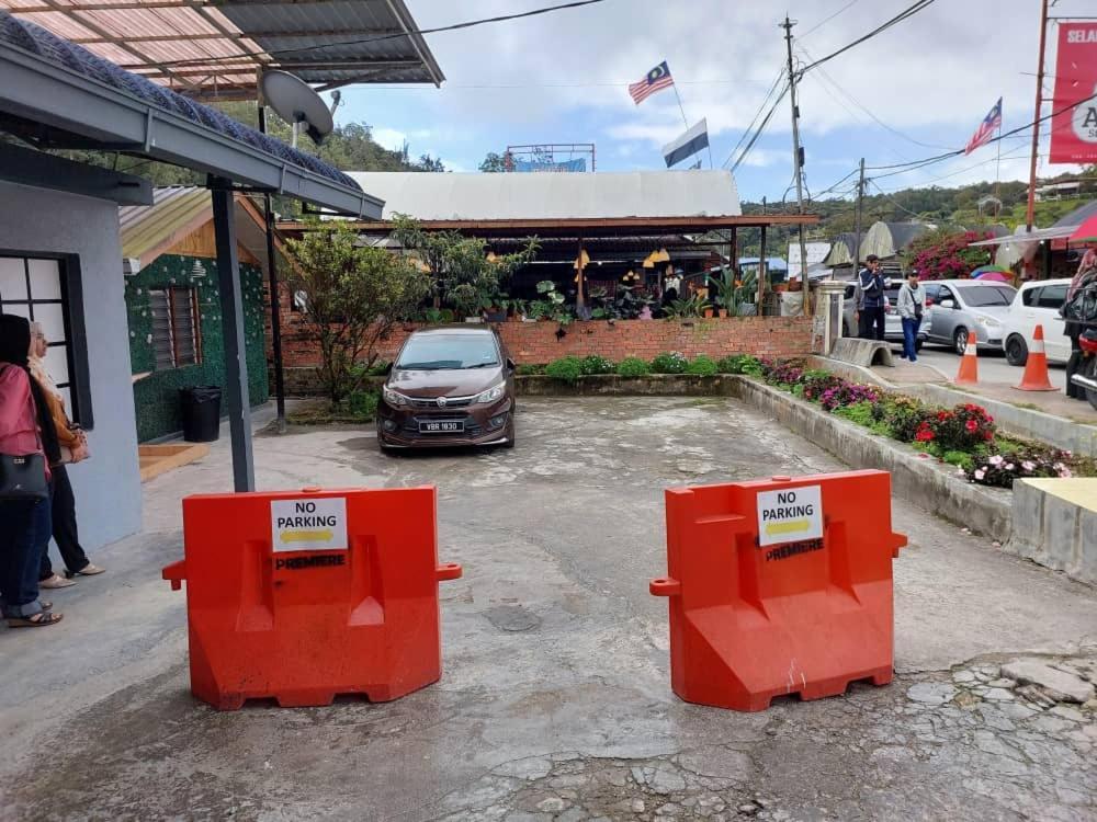 Aiza Homestay Opposite Abang Strawberry Taman Sedia Tanah Rata Exteriör bild